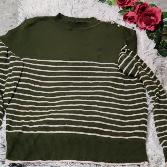 ZARA KNIT GREEN SWEATER  BUTTON SIZE MEDIUM - Picture 2 of 8